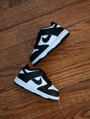 Nike Kids Black and White Low-Top Sneakers